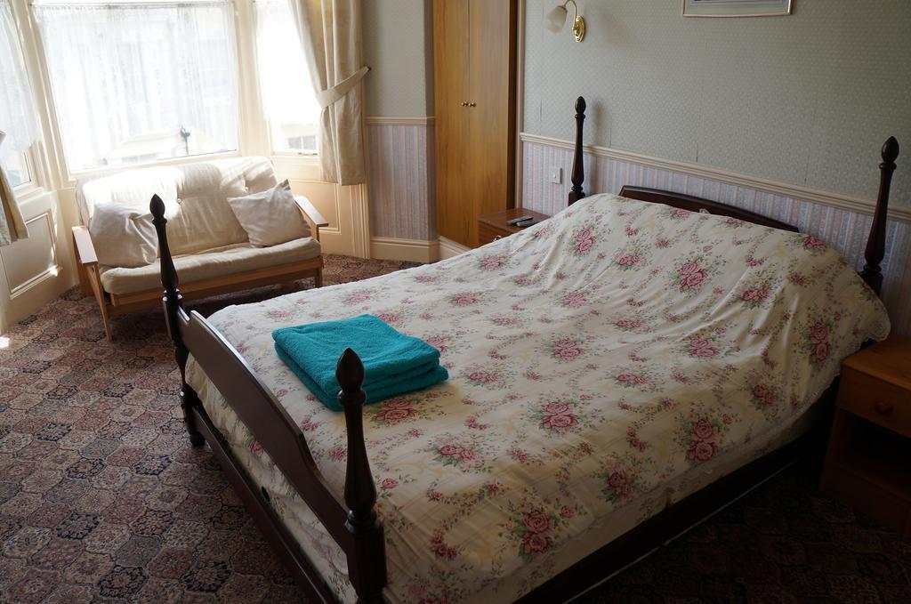 The Captain Guesthouse Scarborough Buitenkant foto