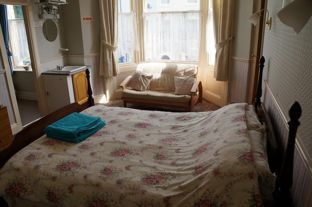 The Captain Guesthouse Scarborough Buitenkant foto