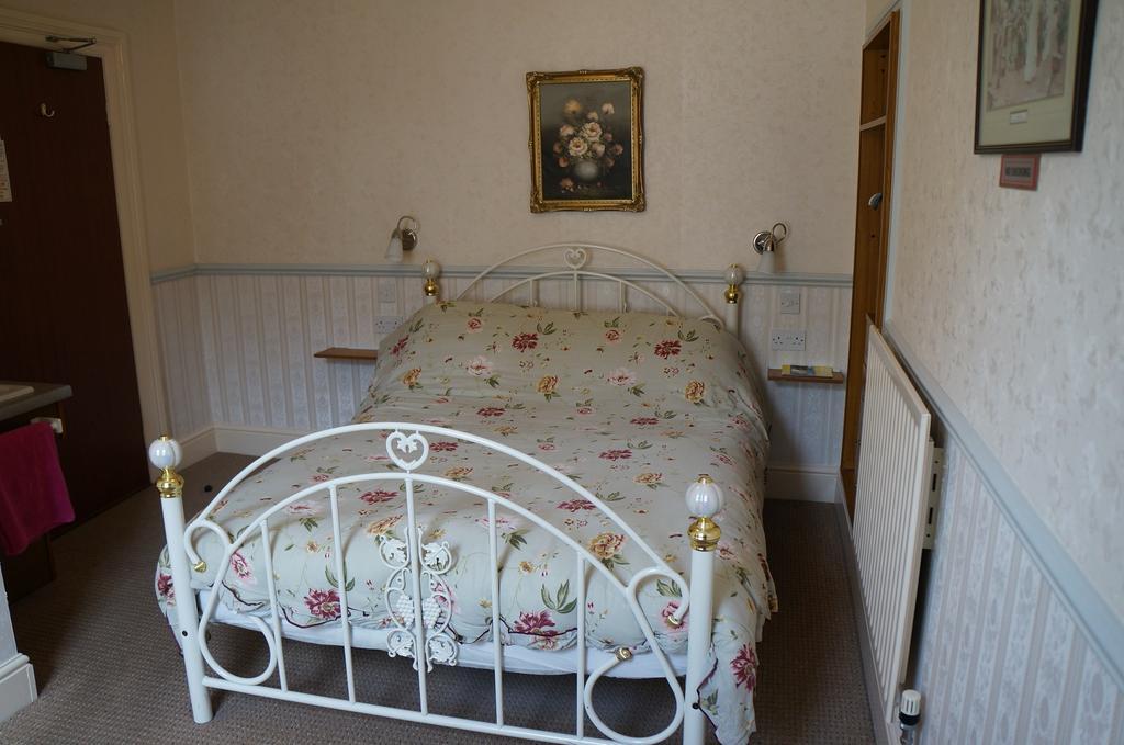 The Captain Guesthouse Scarborough Buitenkant foto